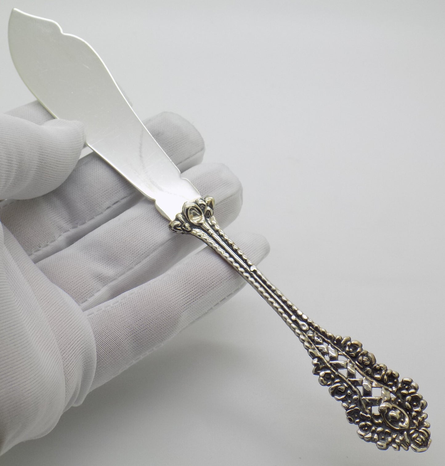 Vintage Italian Handmade Genuine Silver .800 Daisy Flower Design Butter Knife